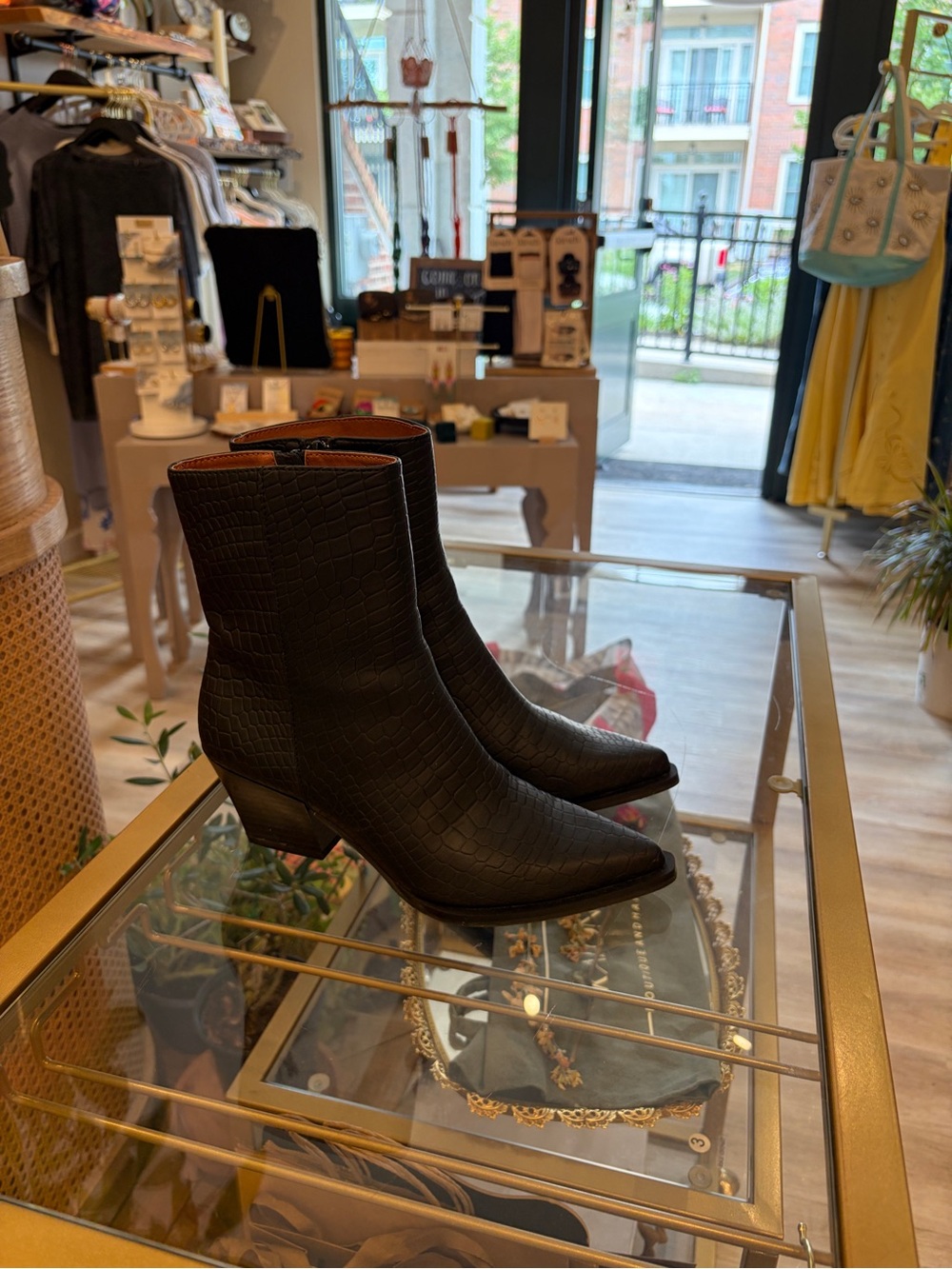 Oasis society Women's Black Croc-Embossed Pointed Ankle Boots